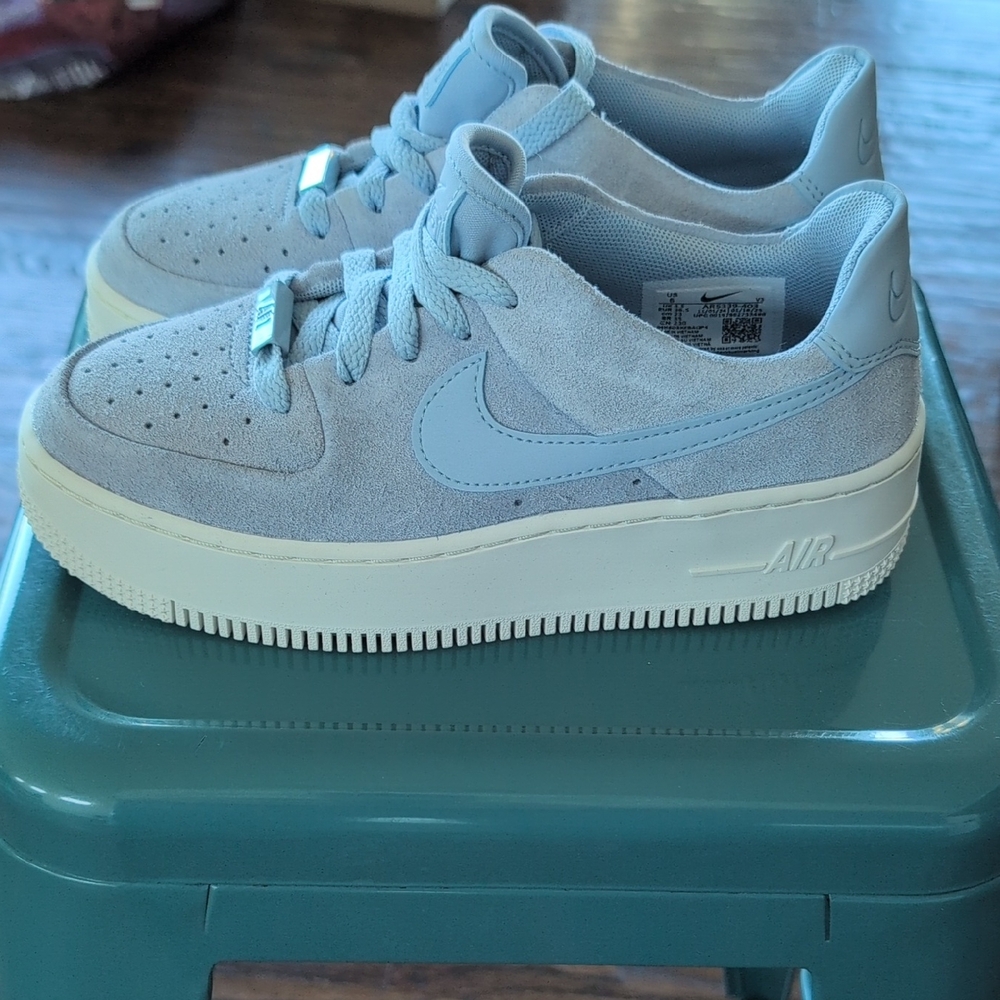 Nike Air Force 1 Low Sage Womens size 6
